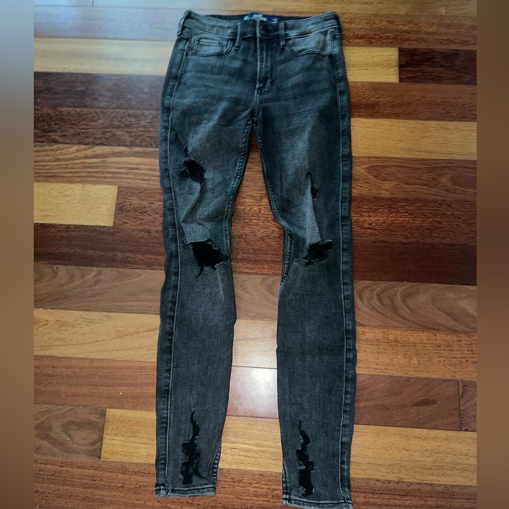 Black hollister ripped jeans size 0